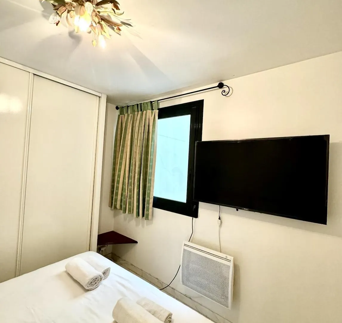 Apartment Grand Et Central, 8e Pres Elysee Paris