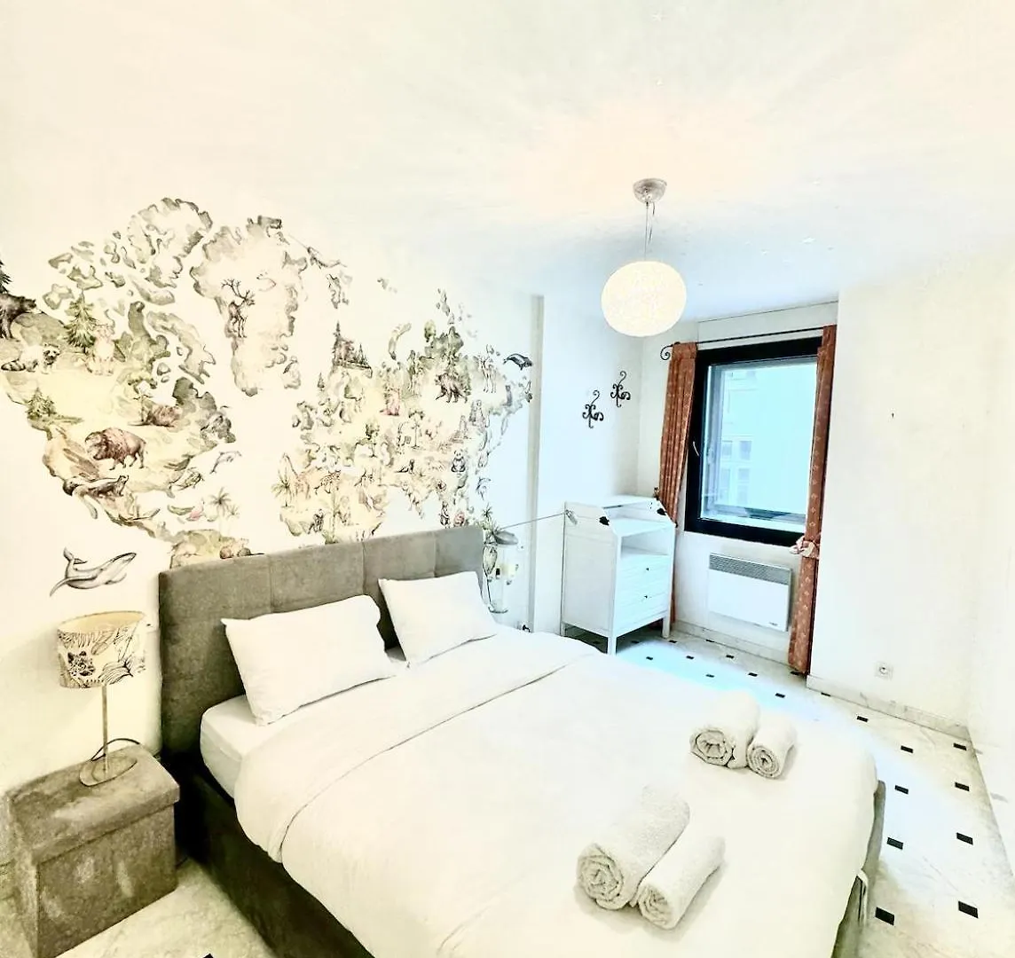 Apartment Grand Et Central, 8e Pres Elysee Paris